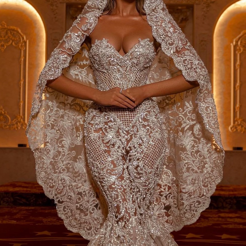 Elegant White Lace Wedding Dress - Picture 2 of 12
